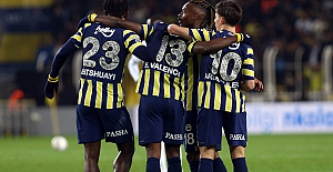 Fenerbahçe şampiyonluk yarışını bırakmıyor