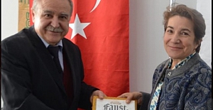 Prof. Dr. Hilmi Özden yazdı; "Türkçe Anayasa’nın teminatı altında devletin yegâne resmi dilidir"