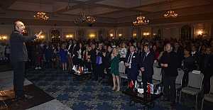 Sunay Akın "Yüz Yüze" adlı gösterisiyle Busader'in konuğu oldu