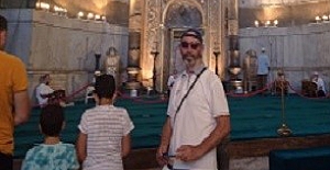 Şair DERMANİ yazdı: "Ölesiye Seviyorum Ben.."