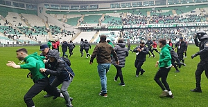 Bursaspor – Amedspor maçına 40 bin taraftarın olayları damga vurdu!