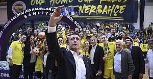 Başkan Ali Koç'tan oyuncularıyla "Şampiyonluk Selfiesi"
