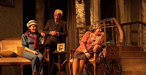 Nevra Serezli ve “Ağaçlar Ayakta Ölür” Türkiye turnesinde