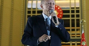 Erdoğan, balkon konuşmasında "Seçim çekişmelerini kenara bırakalım" dedi, Millet İttifakı'na "kiralık vekiller" sözleriyle yüklendi!