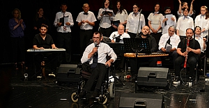 Bizim Ev katılımcılarından renkli gösteri