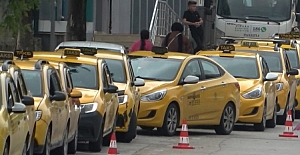 Bursa'da taksi ücretlerine yüzde 48 zam geldi. Taksiciler taksimetre güncelleme kuyruğuna girdiler