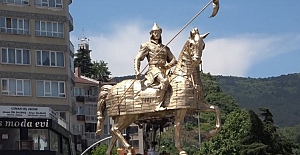 Bursa'nın tarihi simgelerinden "Osmangazi Heykeli" yenilendi