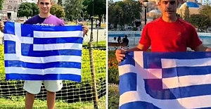 Ayasofya Camii önünde Yunanistan bayraklı provokatif eylem!