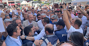 Bursa İYİ Partililerin zam protestolarına polis engel oldu