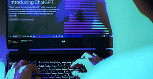 Yapay zeka sosyal medyada insanlardan daha fazla aldatıyor