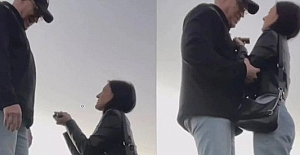 70 Yaşındaki Sevgilisine Evlenme Teklifi Eden 22 Yaşındaki Kız Sosyal Medyayı Salladı