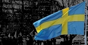 İsveç'te İran asıllı kadın Kur'an-ı Kerim'i ateşe verdi!