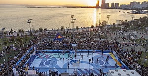 İzmir’de basketbol tutkunları smaç gösterisinde buluştu