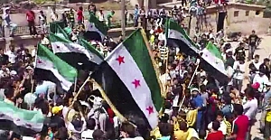 Suriye yine karışıyor: Ordu ülkenin güneyindeki Dera'da göstericilere ateş açtı
