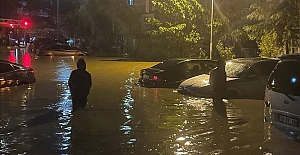 Küçükçekmece ve Başakşehir'de sele kapılan iki kişi hayatını kaybetti