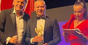 Op. Dr. Tuncay Sezgin'e Bursalılardan anlamlı ödül