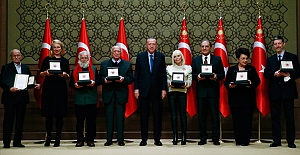 Erdoğan'dan Kültür Sanat Ödülleri Dağıtımı "En büyük desteği kültür sanat insanlarımızdan bekliyoruz"