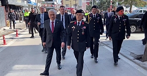 Jandarma Genel Komutanı Arif Çetin Paşa, yine Şehit Ailelerini kucaklıyor