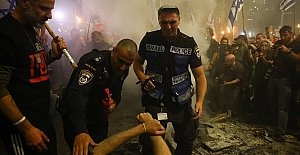 Tel Aviv'de binlerce kişi sokağa indi: Polisten sert müdahale