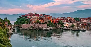 Batı Karadeniz'in turizm beldeleri bayramda tatilcilerin akınına uğradı