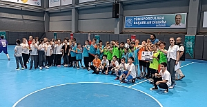 Miniklerin kupa ve madalya sevinçleri