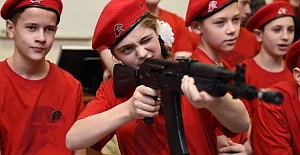 Rusya, 35 binden fazla çocuğu silah altına aldı