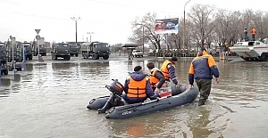 Rusya'da korkutan olay! Ural nehri taştı! 100 bin kişi tahliye edildi