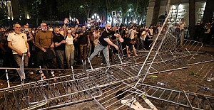 Gürcistan'da, "yabancı etkinin şeffaflığı" konulu yasa tasarısı ortalığı karıştırdı