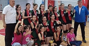 U-14 Voleybol Midi Kızlar Gelişim Ligi’nde Şampiyon Hürriyetspor oldu