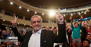 İran'ın dokuzuncu cumhurbaşkanı Mesud Pezeşkiyan