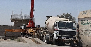 Uluslararası Koalisyon güçleri DEAŞ bahanesiyle, Suriye'nin doğusunda Fırat Nehri boyunca gözetleme kuleleri kurdu