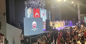 Yunan ‘Şarkıcı’ Despina Vandi Türk Bayrağından Rahatsız Oldu!