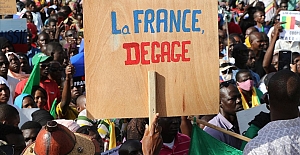 Afrika'da "Fransız kışı" devam ediyor! Sömürgeciliğe karşı mücadele sürüyor..