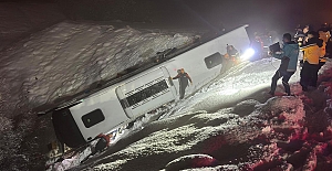 Bingöl'de yolcu otobüsü devrildi: 5 ölü, 38 yaralı