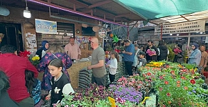 İstanbul'da Anneler Günü hareketliliği! Çiçekçiler doldu taştı