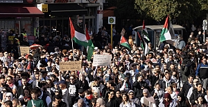 Berlin'de düzenlenen Filistin'e destek yürüyüşüne 100 bini aşkın kişi katıldı