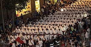 İtalya'da dini tören öncesi silahlı iki Türk yakalandı, Meloni operasyonu tebrik etti