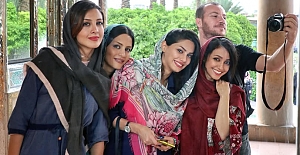 Caddelerde başı açık kadınların rahatlığı... Başkent değişiyor mu: Tahran yükü kaldıramıyor... İran'da neler yaşanıyor