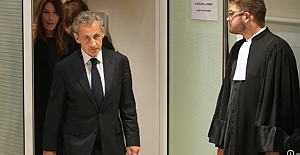 Fransa'nın eski cumhurbaşkanı Nicolas Sarkozy'nin 5 yıllık hapis cezası başlıyor
