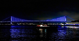 Türk Devletleri İş Birliği Günü'nde bazı köprü ve binalar turkuaz renge büründü