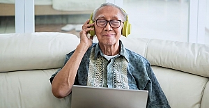 Araştırma: Düzenli müzik dinlemek yaşlılarda demans riskini azaltabilir