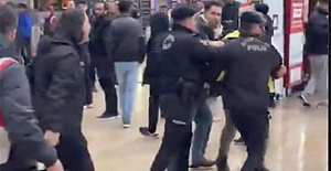 "Asgari ücret en az 2 katına çıkartılsın" bildirisi dağıtan 2 kişi gözaltına alındı