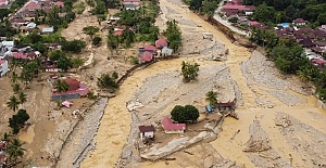Endonezya'daki sel felaketi: Can kaybı 1000'i aştı