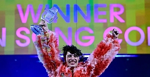 Eurovision: İsviçre'li Nemo, İsrail'in katılımını protesto için birincilik ödülünü iade edecek