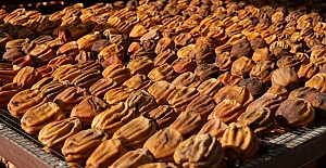 Trabzon hurmasını kurutup Türkiye’nin dört bir yanına gönderiyorlar