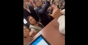 Tüm Dünyaya rezil oldular: Parlamento kürsüsünde siyasetçiler saç baş birbirlerine girdi