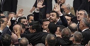 Tüm Dünyaya yine rezil olduk! TBMM'de yumruklu kavga..