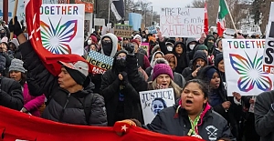 ABD'nin Minneapolis şehrinde protestolar: Göçmen polisinin bir kadını öldürmesine karşı gösterilere binlerce kişi katıldı