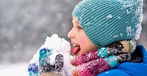 Kar yiyen çocuklar aman dikkat: Tadı tatlı ama sonucu acı: Uzman isim uyardı