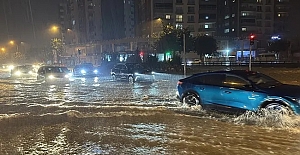 Şiddetli yağış ve fırtına nedeniyle Antalya'da 7 Mersin'de 3 ilçede eğitime bir gün ara